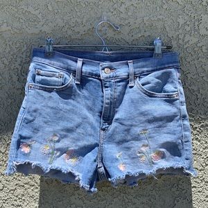 Levi’s Daisy Embroidered Shorts Only worn twice